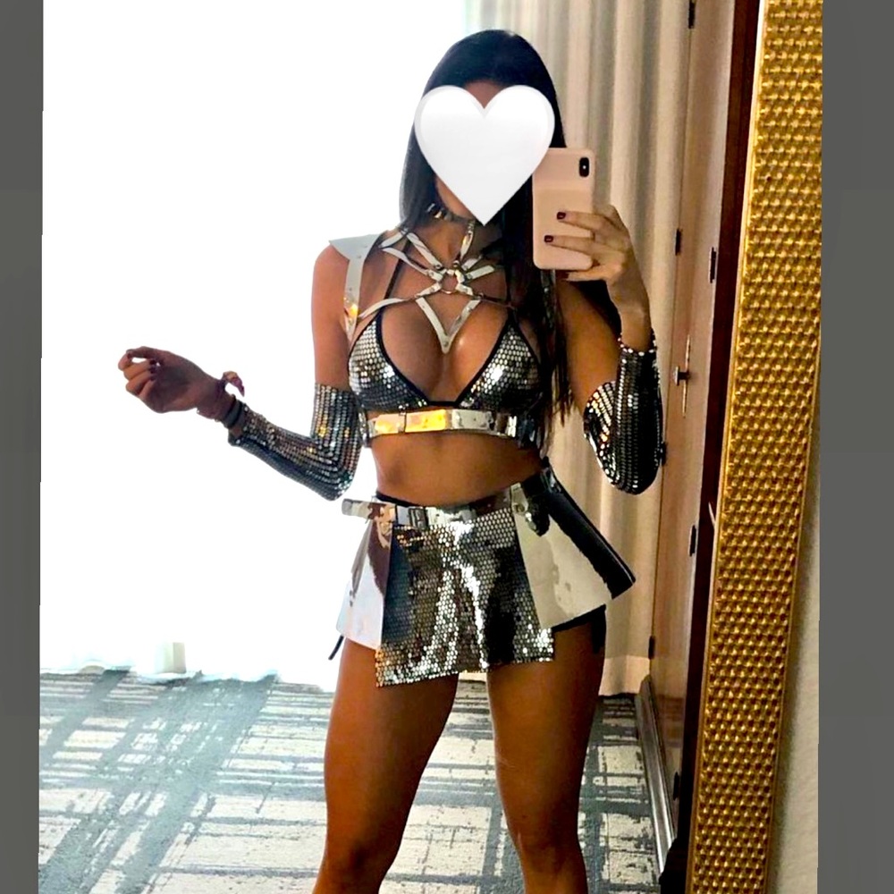 Rave mirror silver outfit. 7 pieces . For EDC Ultra electric zoo. Stunning